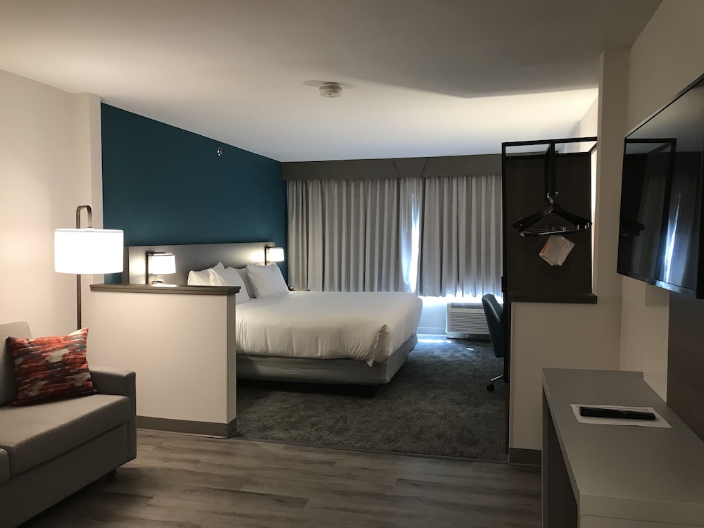 Comfort Inn & Suites NW Milwaukee - photo 14