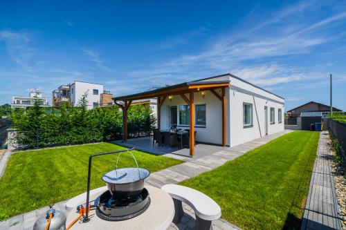 Roni Apartmanok Siófok — 4-Star Luxury Hotel in Siofok, Hungary