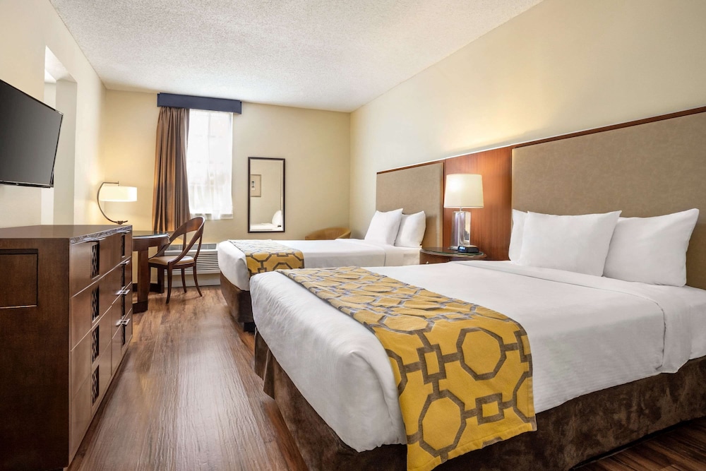 Belmont Inn & Suites - photo 6