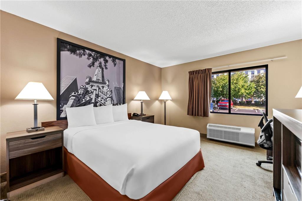 Super 8 by Wyndham Elgin - photo 27