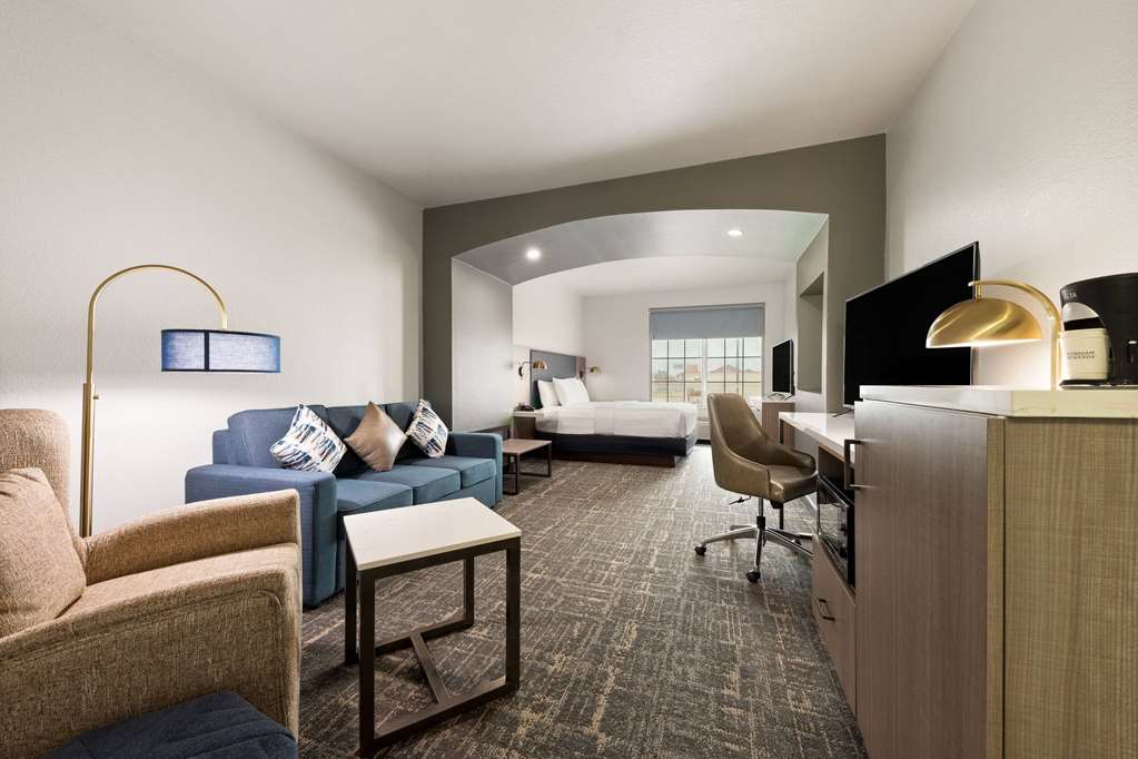 La Quinta Inn & Suites by Wyndham Ft. Worth Forest Hill TX - photo 9