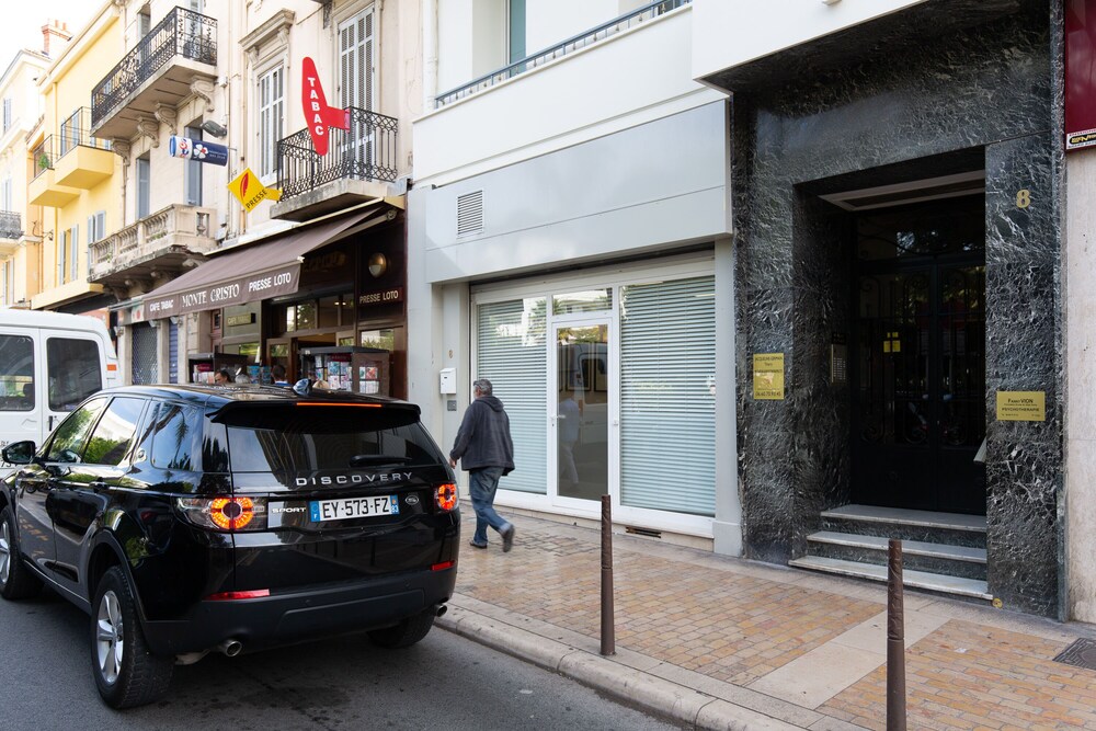 Hekla Yourhosthelper — Cannes — photo 2