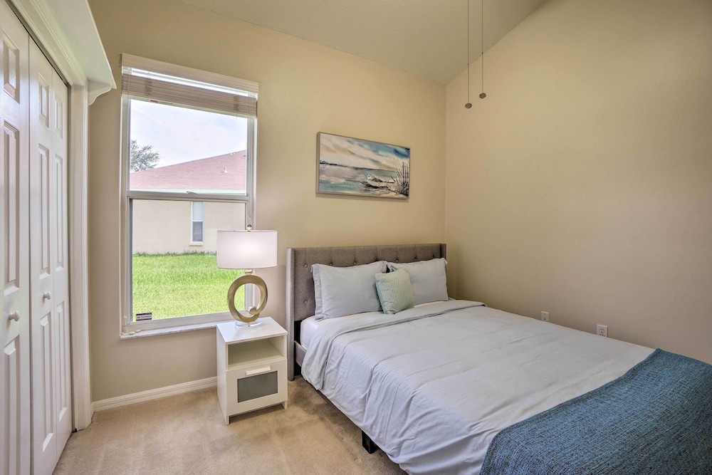 Sunny Brandon Getaway w Fire Pit — hotel in Brandon