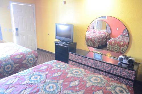 Palace Inn South Loop East - photo 15