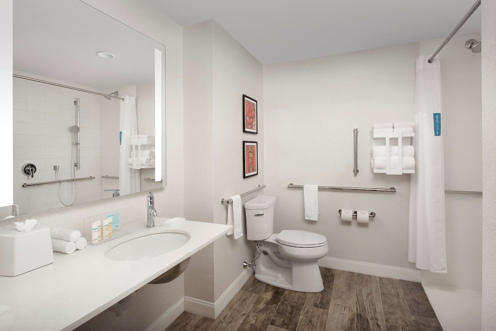 Hampton Inn Boston Logan Airport Chelsea - photo 17
