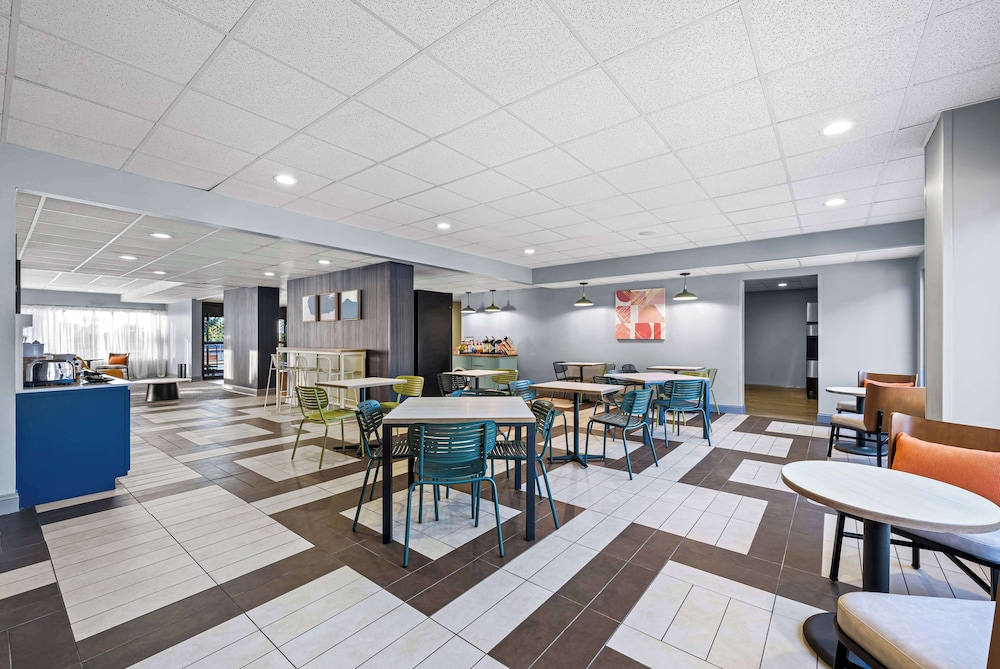 Spark by Hilton Tuscaloosa University - photo 37