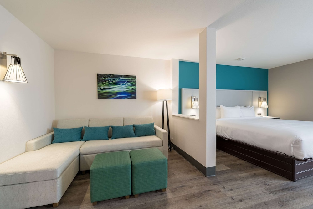 Comfort Suites Colorado Springs East Medical Center Area - photo 42