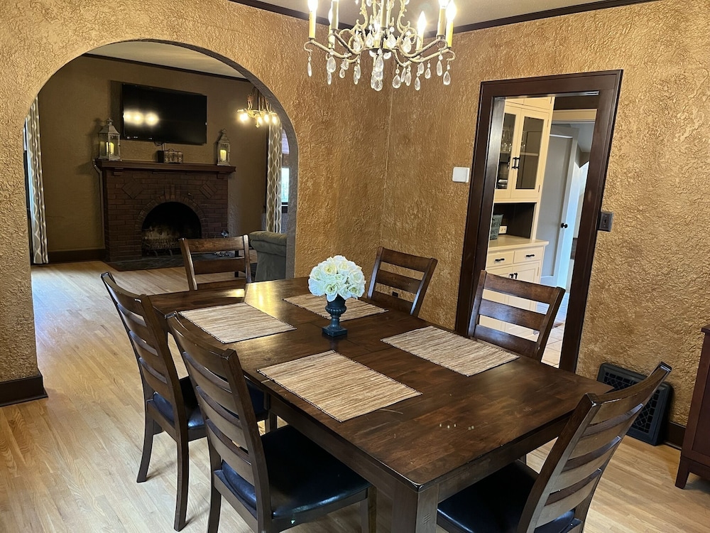 Historic Twin Tudors Inn - photo 35