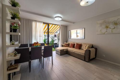 Beautiful duplex in 3 minutes walking to the beach in Playa de las AmAcricas — 4-Star Luxury Hotel in Playa De Las Americas, Spain
