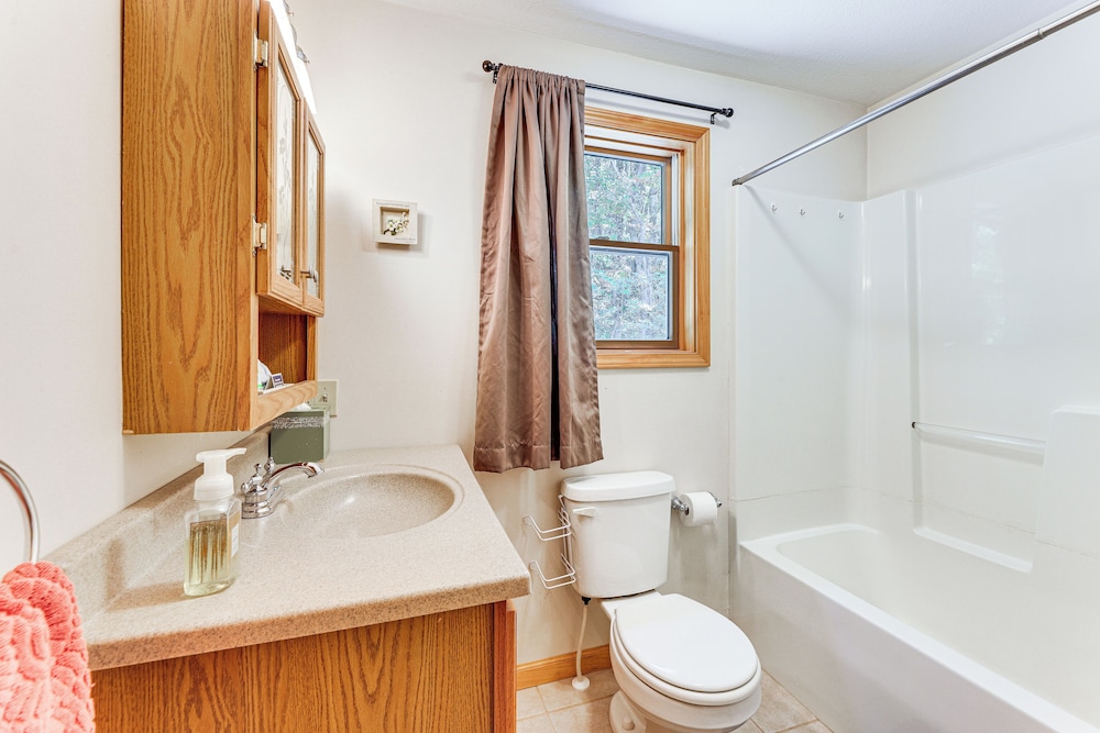 3 Mi to Snowshoe Resort Cabin with Hot Tub - photo 21