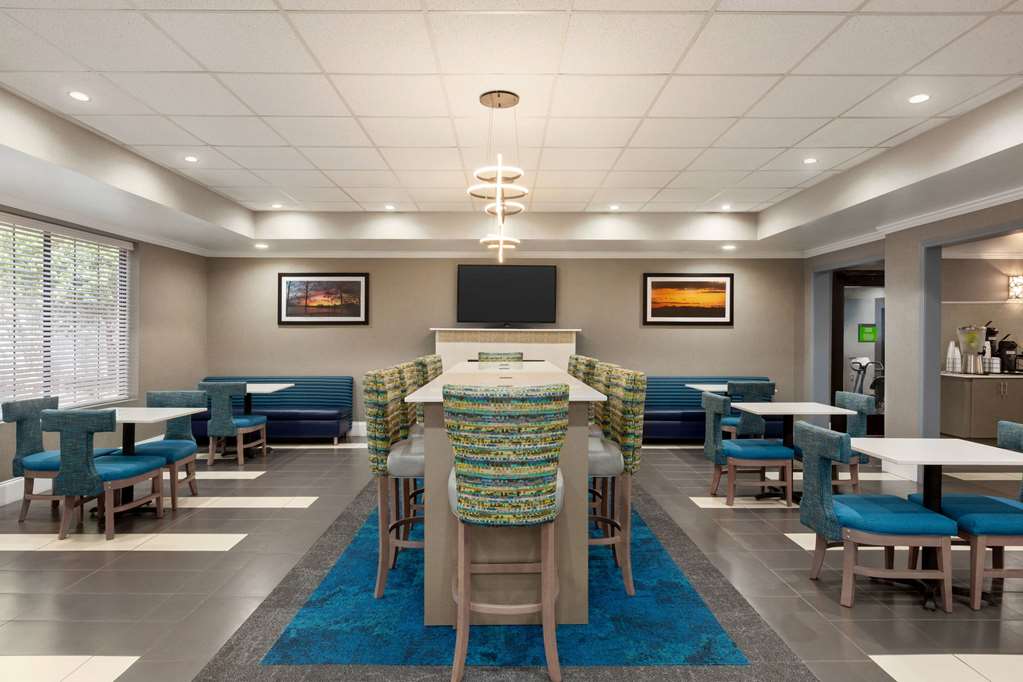 La Quinta Inn & Suites by Wyndham Dublin - photo 43