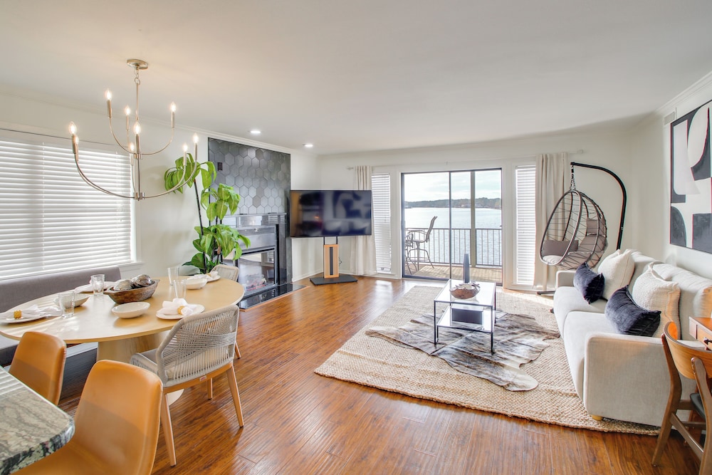 Sunset view Resort Condo on Lake Hamilton in Hot Springs, United States