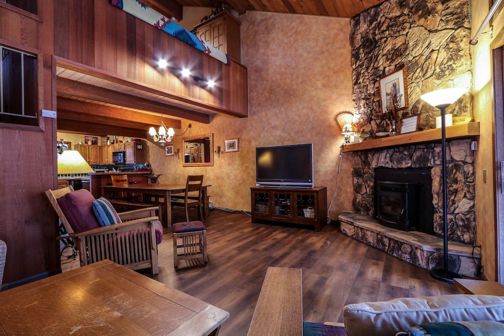 Winterset 12 Centrally Located Cozy Washer Dryer by RedAwning — 4-Star Luxury Hotel in Mammoth Lakes, United States