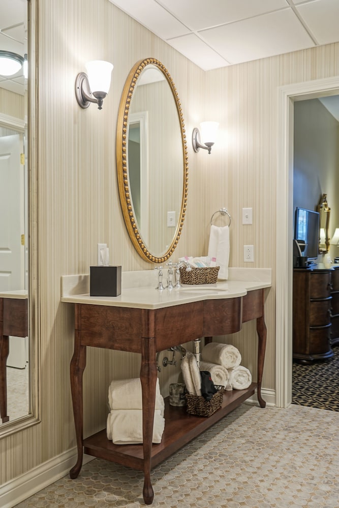 The Mount Vernon Grand Hotel - photo 16