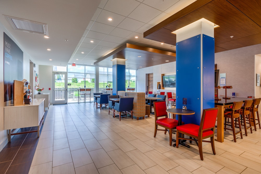 Holiday Inn Express & Suites Reedsville State Coll Area by IHG - photo 23