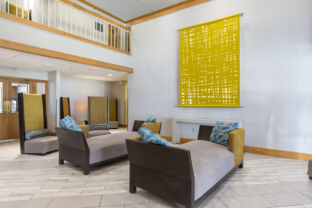 Greenstay Hotel & Suites - photo 10