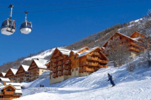 Duplex T3 Ski Aux Pieds Plein Sud Piscine — hotel in Valloire