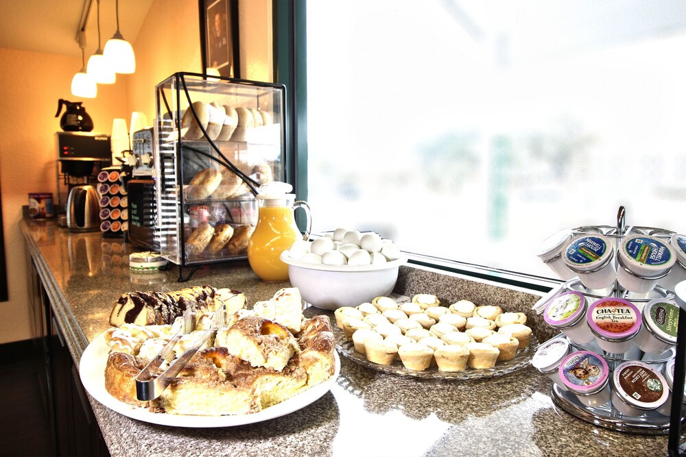 Peach Tree Inn & Suites - photo 55