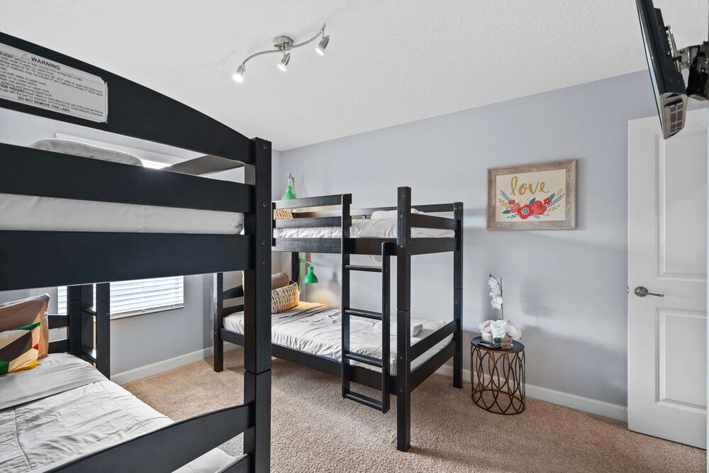 Spacious 4BR Townhome With Pool at Storey Lake - photo 28