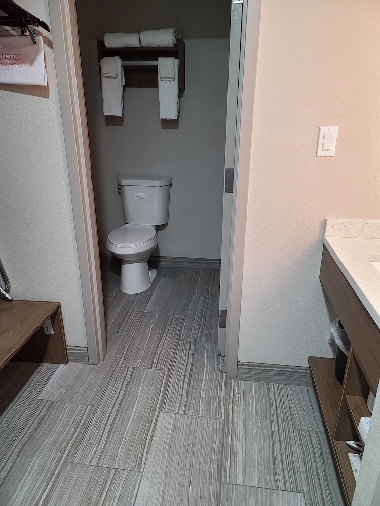 Comfort Inn Boston Milford - photo 25