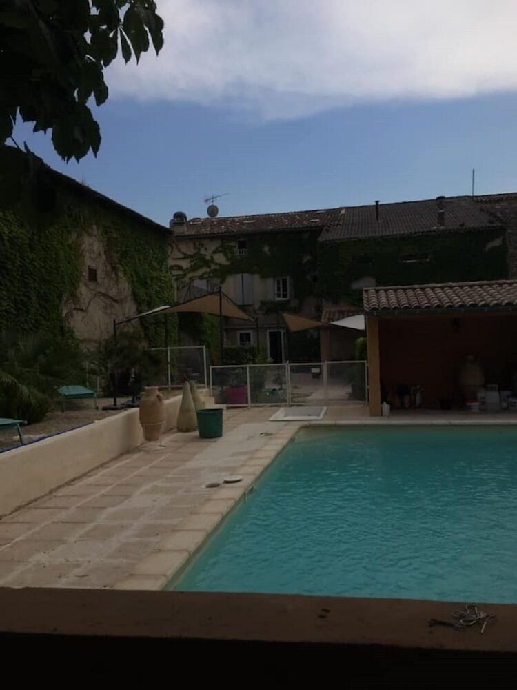 Le Cheval Blanc — hotel in La Bastide-Des-Jourdans