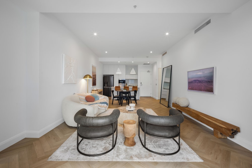 Broadbeach Luxury Oracle Tower 1 Apartment 2Bed 2Bath 1 Car — 4-Star Luxury Hotel in Broadbeach, Australia