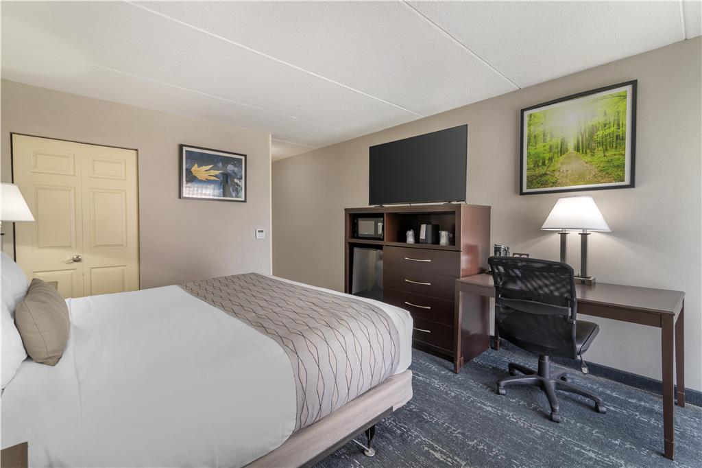 Best Western Plus Keene Hotel - photo 31