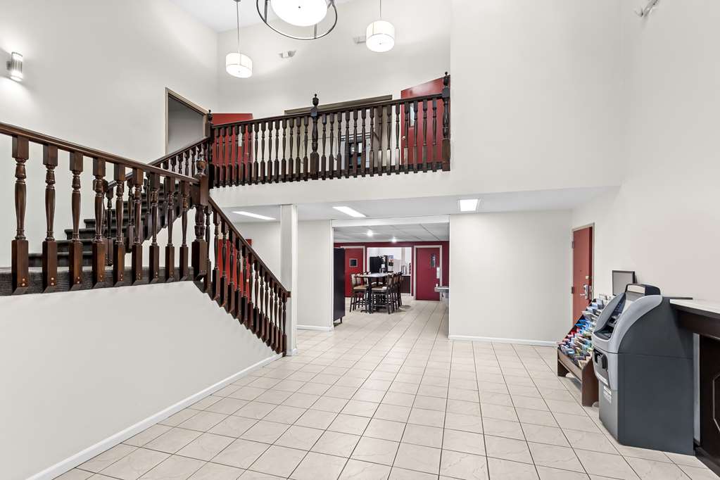 Red Lion Inn & Suites Pontoon Beach - photo 2