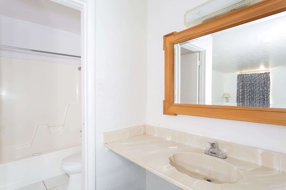 Americas Best Value Inn Wendover - photo 18