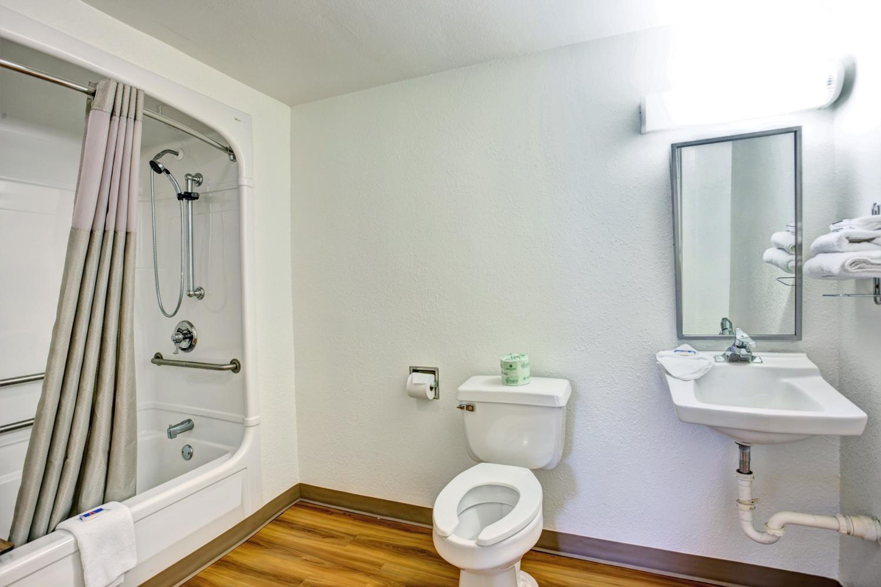 Travelodge by Wyndham Fayetteville - photo 28