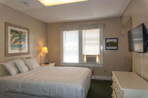 The Admiral Hotel Motel - photo 103