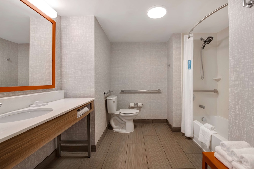 Hampton Inn Anderson Alliance Business Park - photo 39