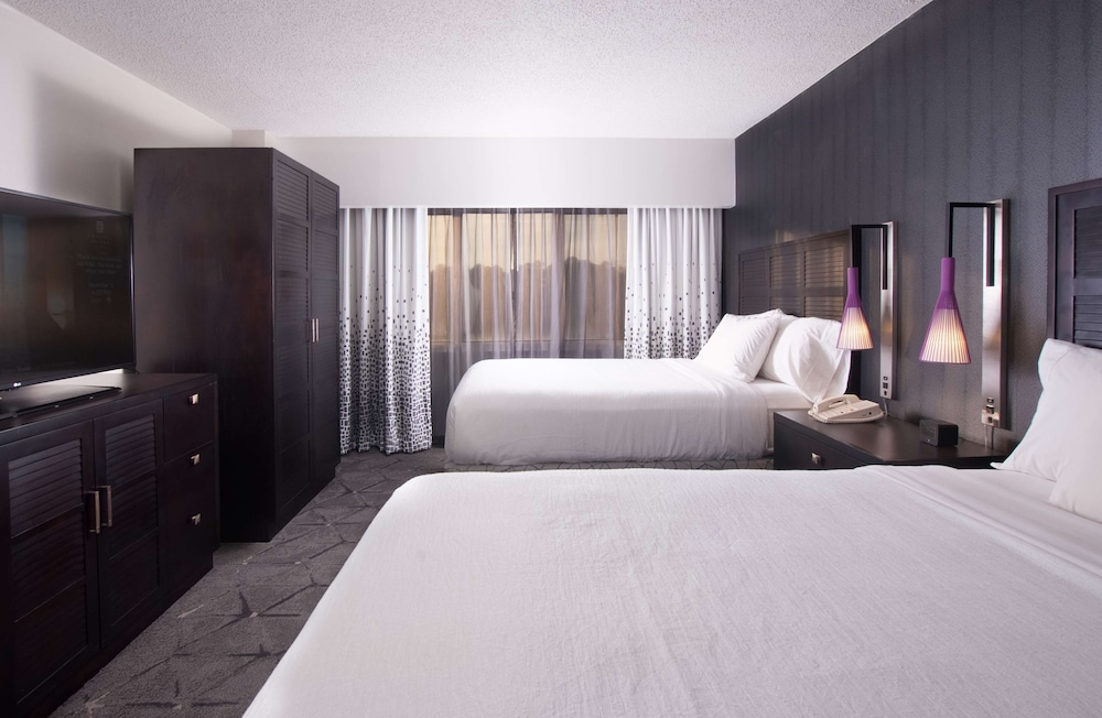 Embassy Suites by Hilton Raleigh Crabtree - photo 18