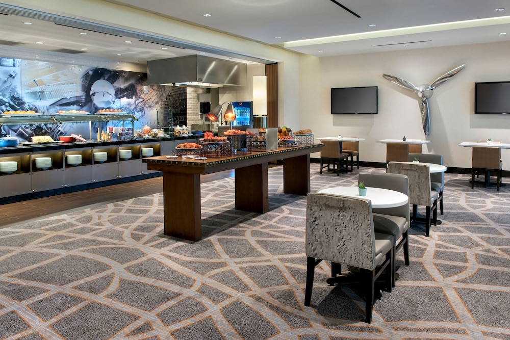 Newark Liberty International Airport Marriott - photo 2