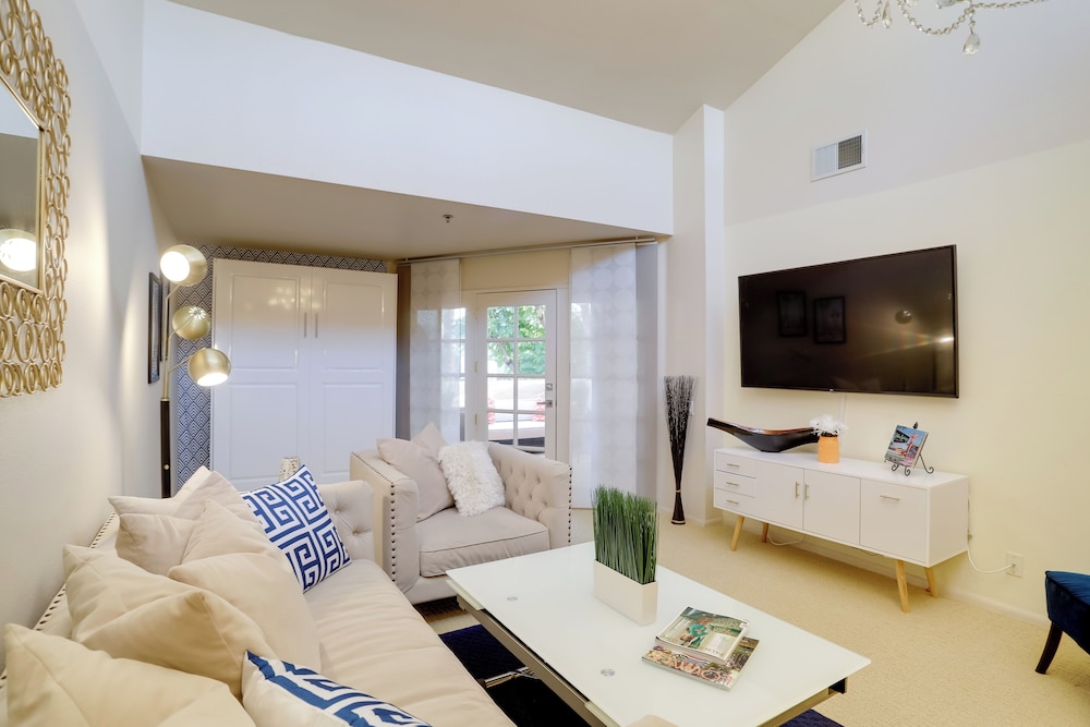 Resort Amenities: Updated Palm Springs Villa - photo 10