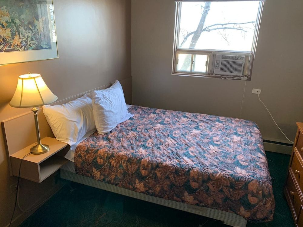 Vivian Motor Hotel — hotel in Neepawa