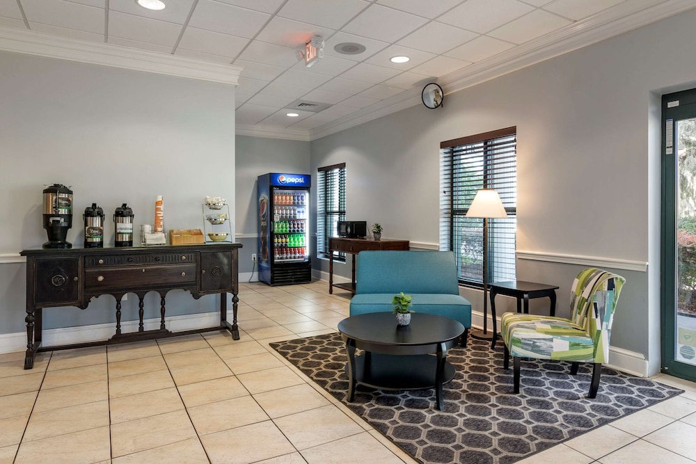 Quality Inn At Town Center - photo 17