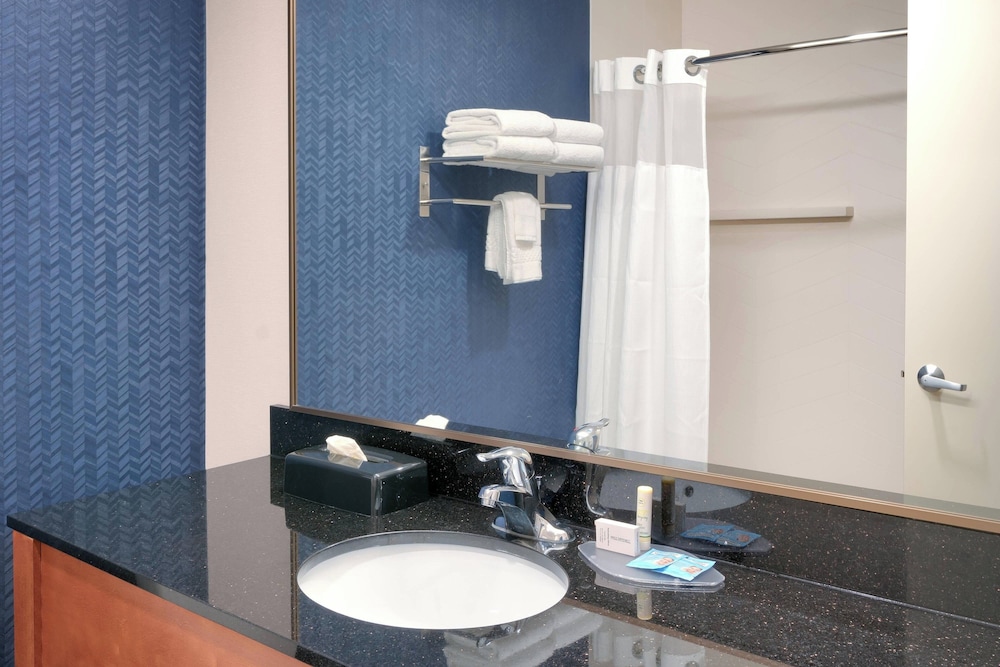 Fairfield Inn & Suites by Marriott Seattle Bellevue Redmond - photo 11
