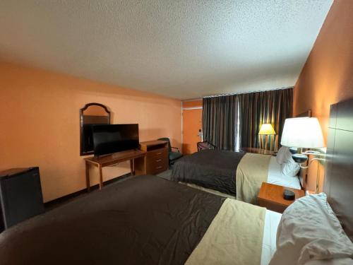 College Inn Spartanburg - photo 28