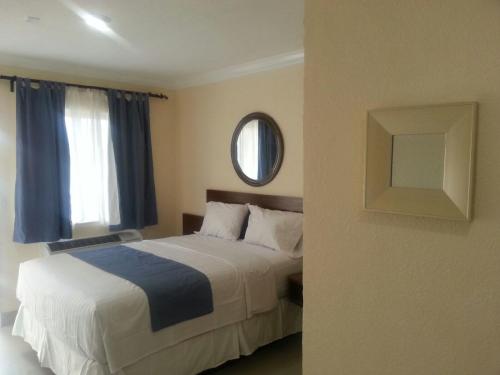 Belvedere Inn - photo 16