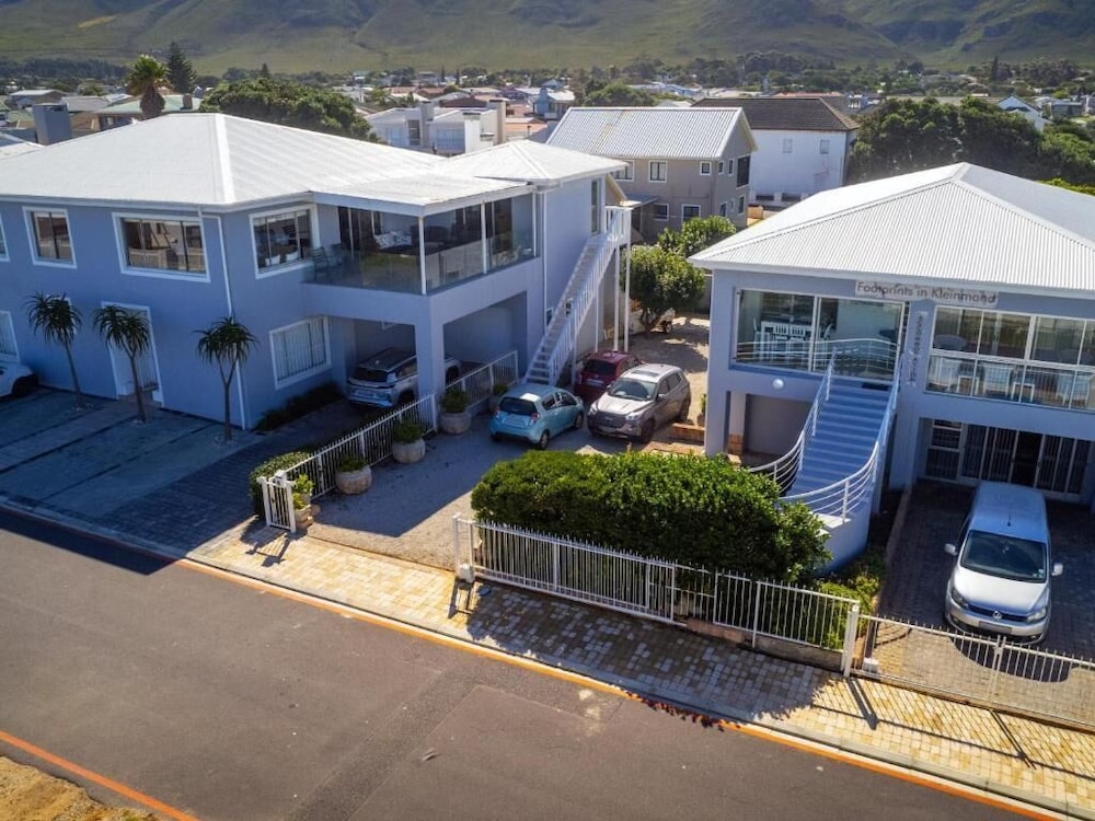 Footprints in Kleinmond — 4-Star Luxury Hotel in Cape Town, South Africa