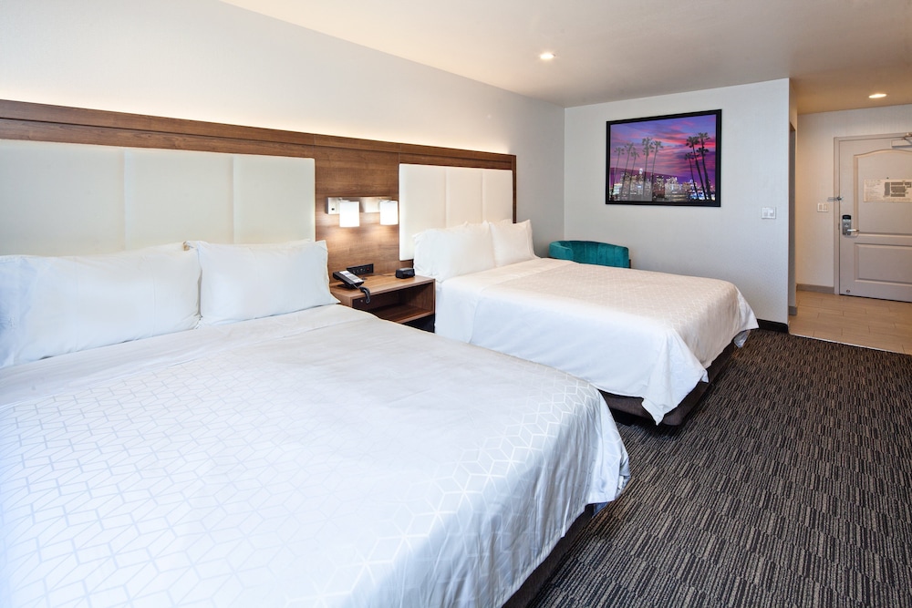 Holiday Inn Express Hotel & Suites Hollywood Walk of Fame by IHG - photo 38