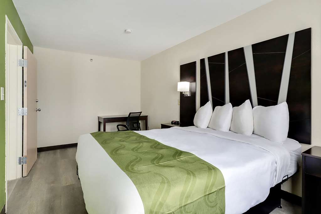Quality Suites Albuquerque Airport - photo 31