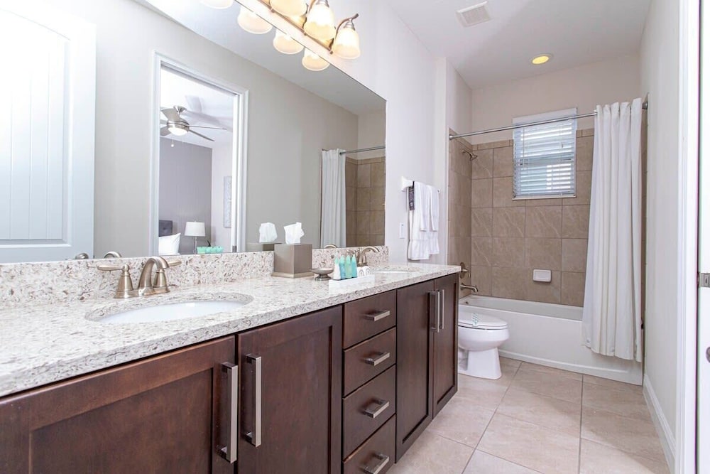 Luxurious 5Bd Single Family w Pool&Jacuzzi @Encore Resort 7432 - photo 35