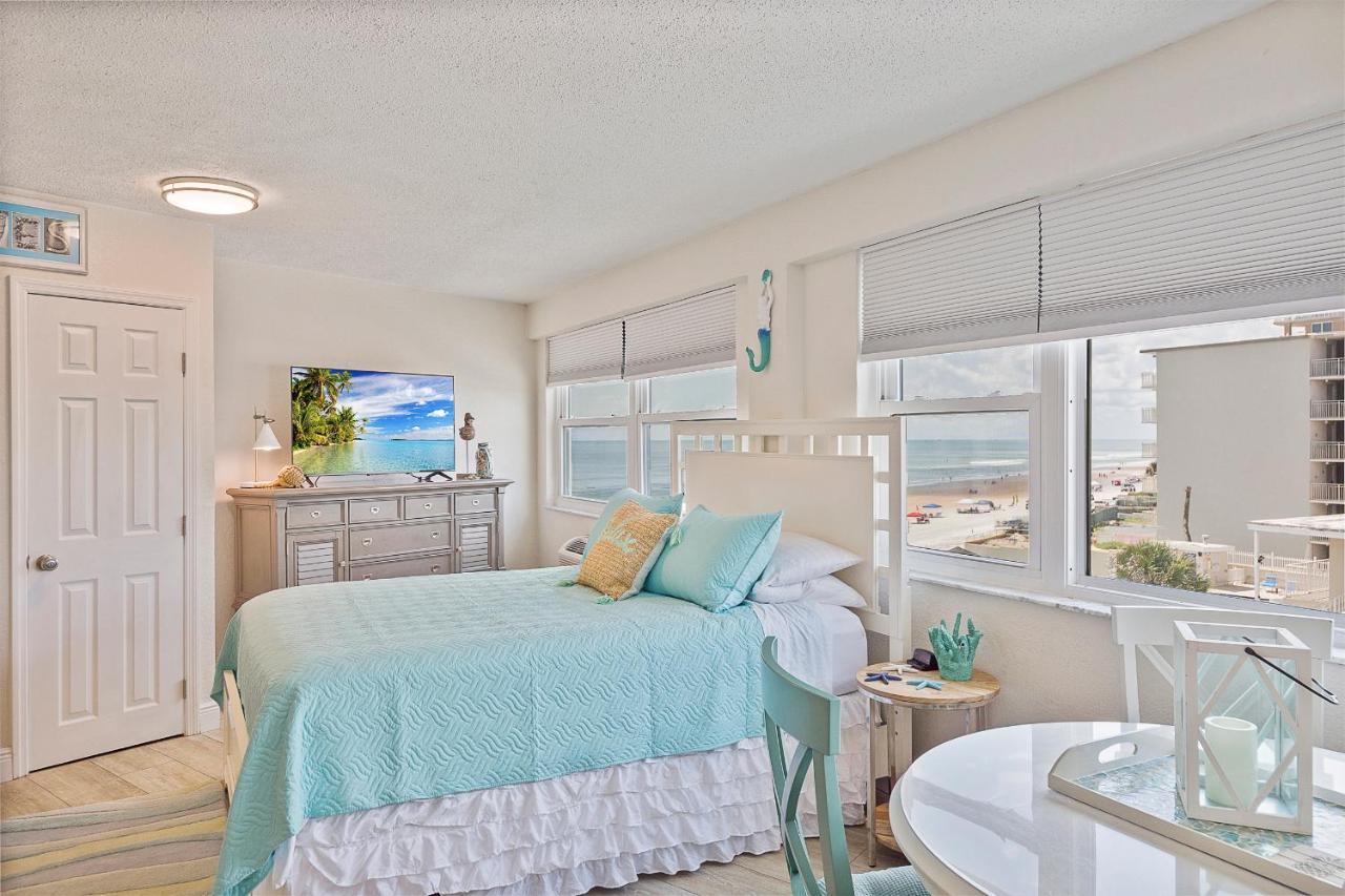Beach Views By Day Star Gazing By Night Hawaiian Inn Beach Resort — Daytona Beach Shores