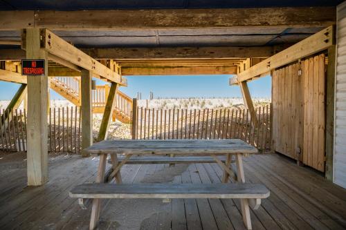 Divine Intervention by Oak Island Accommodations - photo 50