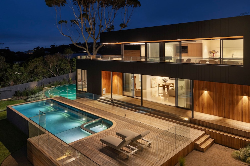 Blanc de Noir Luxe Grandeur Heated Pool and Spa in Mount Martha, Australia