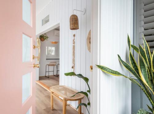 Sea Breeze Cottage oceanstays — 4-Star Luxury Hotel in Yamba, Australia