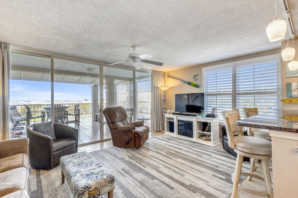 Magnolia House 112 2 Bedroom Condo by RedAwning — 4-Star Luxury Hotel in Destin, United States