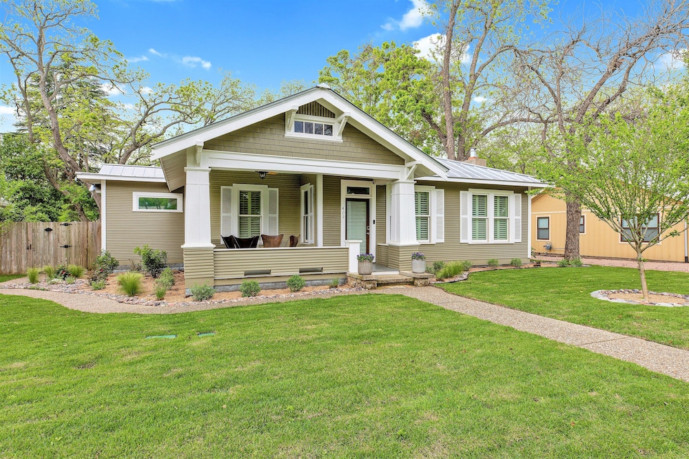 Heart of Fredericksburg With Pool Hot tub&grill - photo 35